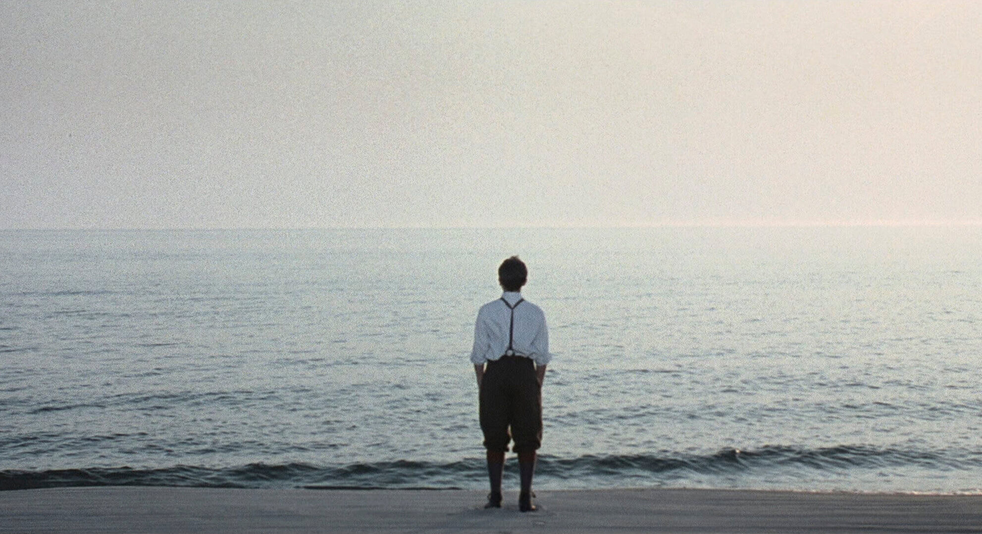 A young boy looking over the ocean in 'Road to Perdition'