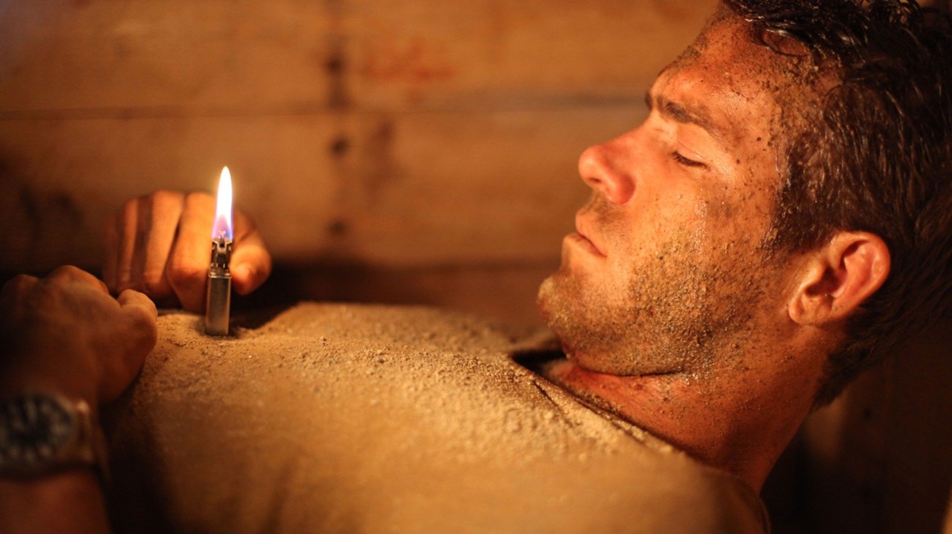 Paul Conroy (Ryan Reynolds) holding a lighter as he lays in a coffin in 'Buried'